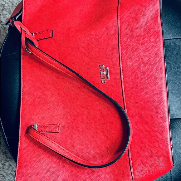 Red Guess Los Angeles Purse - Picture 4 of 5